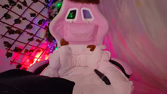 Snapshot of -Camila_ chatting on 12-19-25, 03:47 -Camila online show from 12-19-25, 03:47