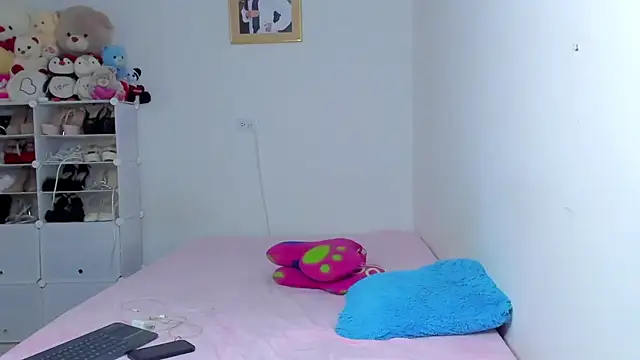 Snapshot of sweetnia chatting on 11-27-25, 01:33 sweetnia online show from 11-27-25, 01:33