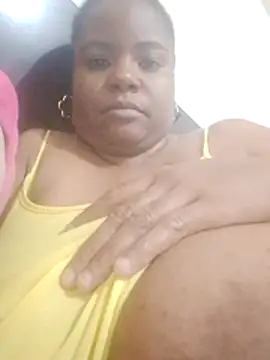 Snapshot of bigtitssxx chatting on 05-15-26, 02:48 bigtitssxx online show from 05-15-26, 02:48