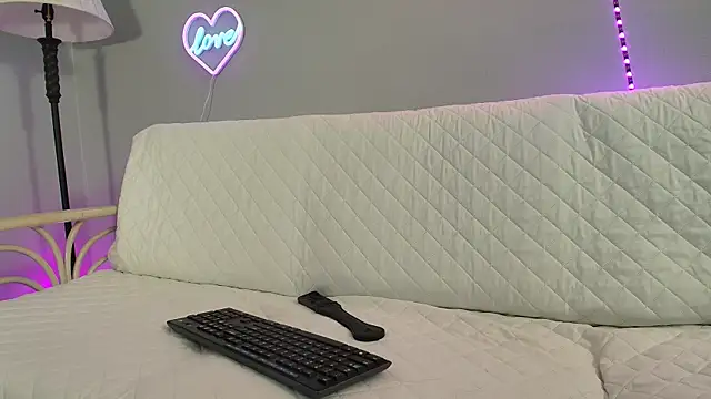 Snapshot of xxxvibesxo chatting on 06-15-26, 12:44 xxxvibesxo online show from 06-15-26, 12:44