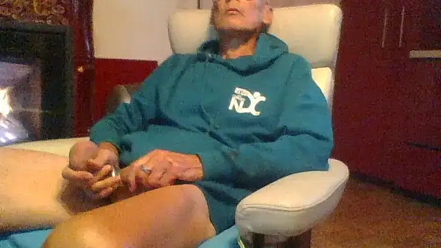 Snapshot of pierre5004 chatting on 10-07-25, 05:36 pierre5004 online show from 10-07-25, 05:36