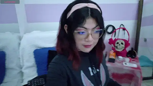 Catwhite  online show from 10-27-25, 07:59