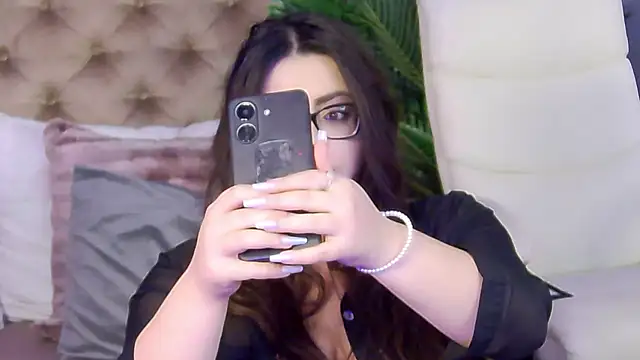 Snapshot of AriaRussell chatting on 01-05-26, 08:45 AriaRussell online show from 01-05-26, 08:45