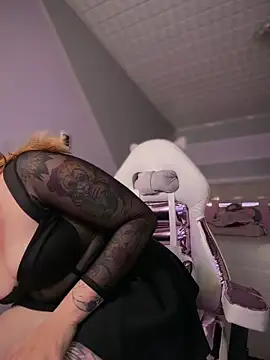 Sam Thompsoon  online show from 02-10-26, 02:32