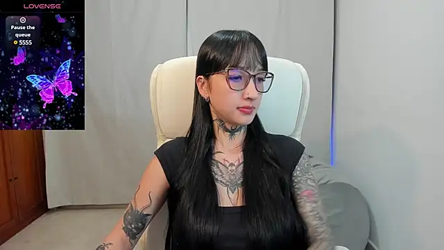 Snapshot of xisisxx chatting on 03-11-25, 11:15 xisisxx online show from 03-11-25, 11:15