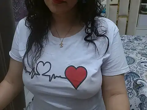 Snapshot of Lovelywife786 chatting on 06-21-26, 10:54 Lovelywife786 online show from 06-21-26, 10:54
