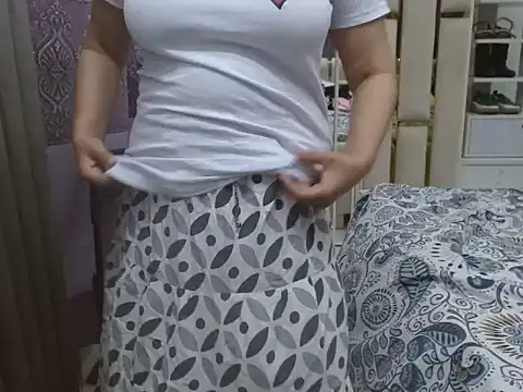 Snapshot of Lovelywife786 chatting on 06-21-26, 10:59 Lovelywife786 online show from 06-21-26, 10:59