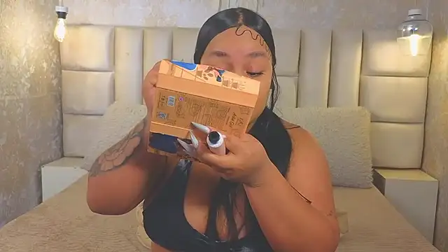 EmilyQueen3x online show from 05-29-26, 12:00