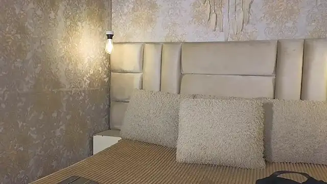 EmilyQueen3x online show from 04-12-26, 02:42