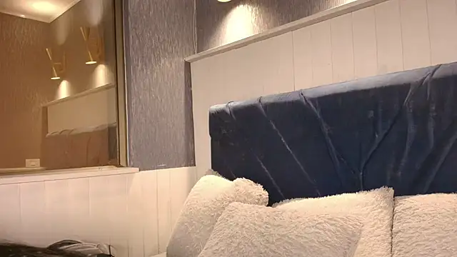 EmilyQueen3x online show from 03-18-26, 03:03