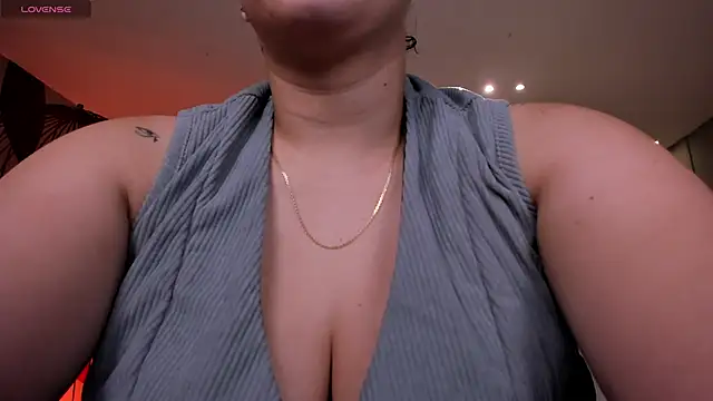 Snapshot of MartinnaBonnet chatting on 03-18-25, 10:28 MartinnaBonnet online show from 03-18-25, 10:28