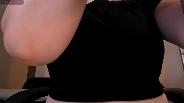 Snapshot of MartinnaBonnet chatting on 02-13-25, 11:06 MartinnaBonnet online show from 02-13-25, 11:06