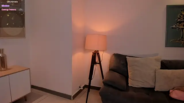 Snapshot of MartinnaBonnet chatting on 02-19-25, 11:25 MartinnaBonnet online show from 02-19-25, 11:25