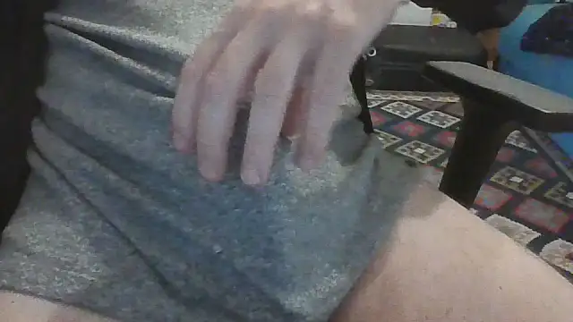 Snapshot of alessexxx24 chatting on 05-06-26, 12:31 alessexxx24 online show from 05-06-26, 12:31