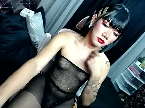Snapshot of blowzy_sexy chatting on 06-12-26, 10:46 blowzy sexy online show from 06-12-26, 10:46