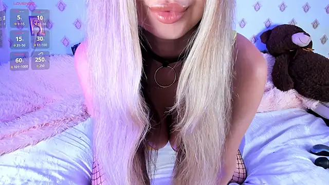 Snapshot of Briana_Lovs chatting on 06-15-26, 04:12 Briana Lovs online show from 06-15-26, 04:12