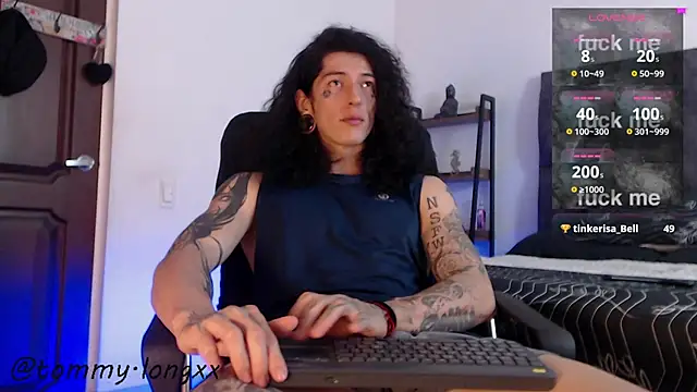 Snapshot of tommylongxx chatting on 10-16-25, 02:42 tommylongxx online show from 10-16-25, 02:42