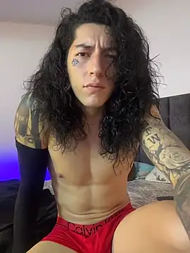 Snapshot of tommylongxx chatting on 11-16-25, 09:51 tommylongxx online show from 11-16-25, 09:51