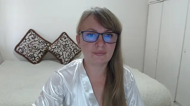 MargotLot online show from 06-12-26, 02:15
