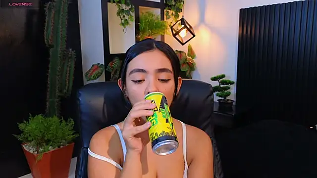 Snapshot of Ivy_Gail chatting on 10-04-25, 05:20 Ivy Gail online show from 10-04-25, 05:20