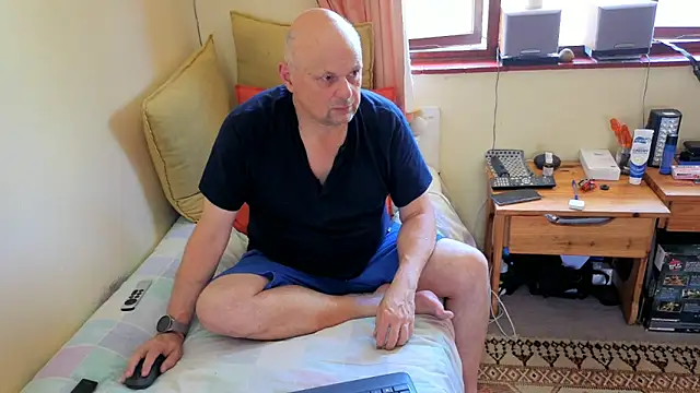 Snapshot of DaddyCumBumZA chatting on 02-01-25, 12:26 DaddyCumBumZA online show from 02-01-25, 12:26
