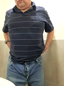 Snapshot of DaddyCumBumZA chatting on 12-20-24, 01:11 DaddyCumBumZA online show from 12-20-24, 01:11