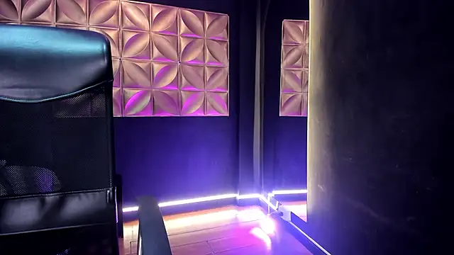 Laurenhillcute14 online show from 04-20-26, 06:53