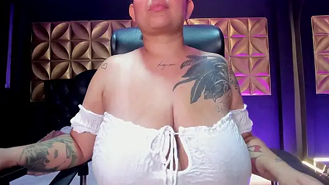 Laurenhillcute14 online show from 04-13-26, 07:18