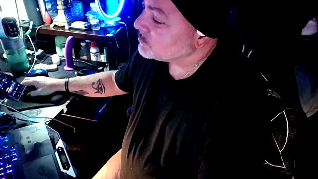 Snapshot of Drake_DVamp chatting on 09-23-25, 04:41 Drake DVamp online show from 09-23-25, 04:41