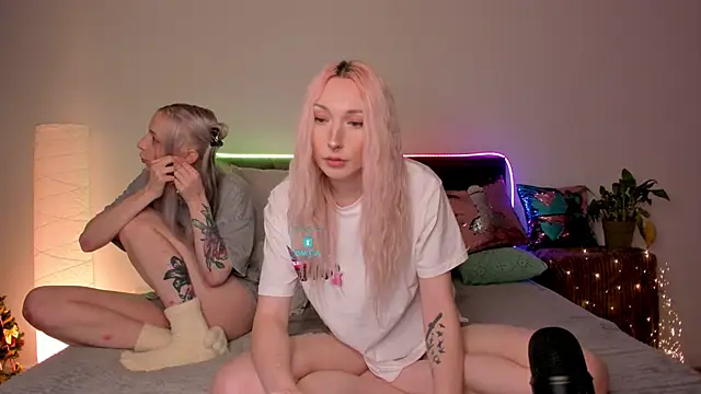 Snapshot of AlexRoseLiRed chatting on 02-05-25, 07:42 AlexRoseLiRed online show from 02-05-25, 07:42