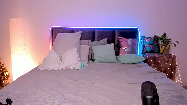 Snapshot of AlexRoseLiRed chatting on 02-03-25, 07:52 AlexRoseLiRed online show from 02-03-25, 07:52