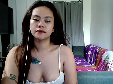 Snapshot of MistressKrizzel chatting on 06-19-26, 04:18 MistressKrizzel online show from 06-19-26, 04:18