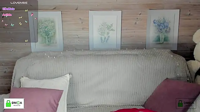 Queenymel online show from 11-19-25, 04:51