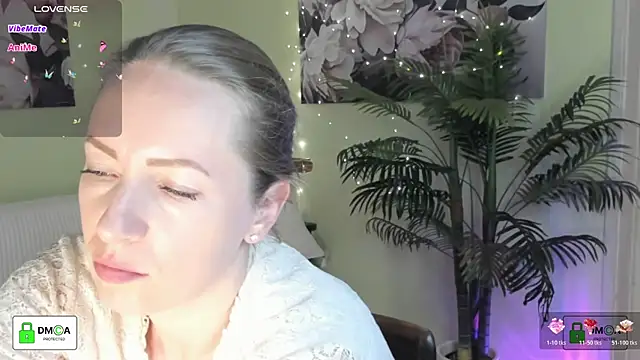 Snapshot of Queenymel chatting on 05-26-26, 05:55 Queenymel online show from 05-26-26, 05:55