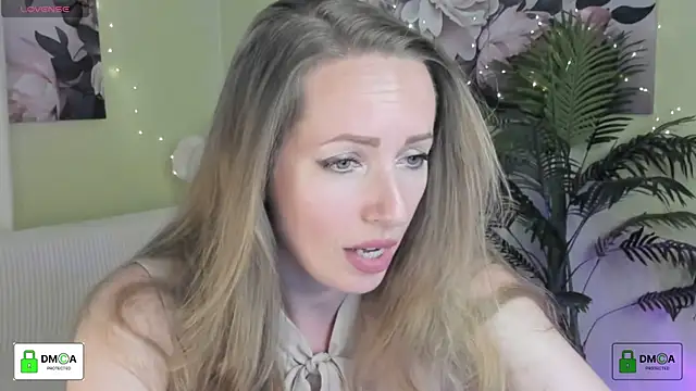 Snapshot of Queenymel chatting on 06-07-26, 04:56 Queenymel online show from 06-07-26, 04:56