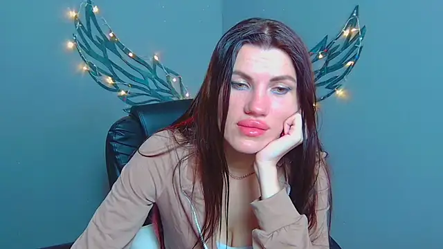 Snapshot of MilaLoona chatting on 05-31-26, 06:30 MilaLoona online show from 05-31-26, 06:30