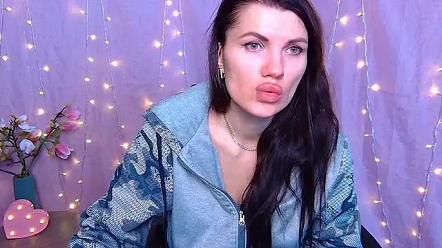 Snapshot of MilaLoona chatting on 02-22-26, 07:33 MilaLoona online show from 02-22-26, 07:33