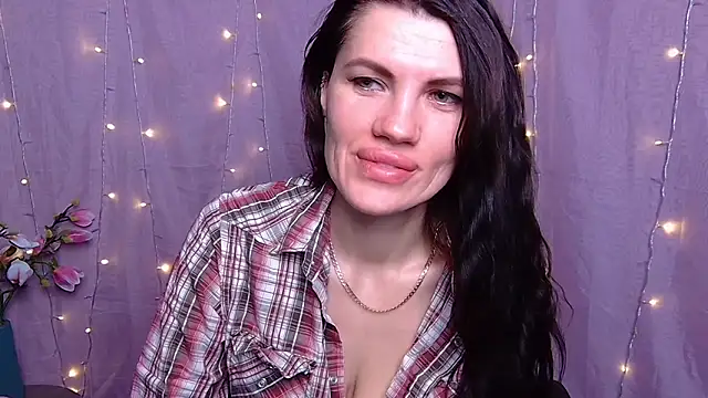 Snapshot of MilaLoona chatting on 02-24-26, 07:31 MilaLoona online show from 02-24-26, 07:31