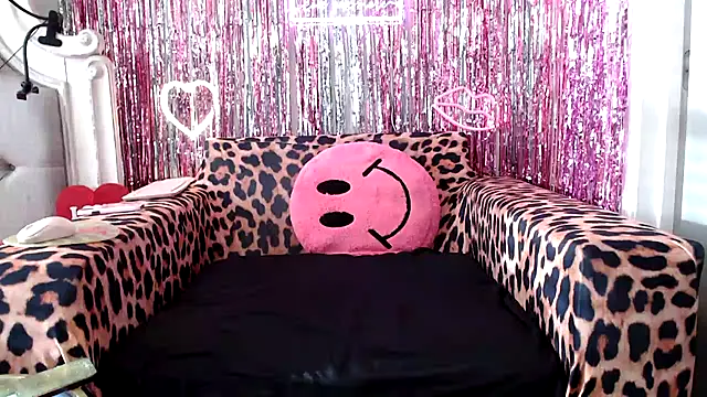 Snapshot of BigFineSelena chatting on 03-10-25, 01:10 BigFineSelena online show from 03-10-25, 01:10