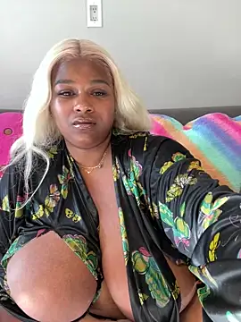 Snapshot of BigFineSelena chatting on 09-28-25, 01:51 BigFineSelena online show from 09-28-25, 01:51