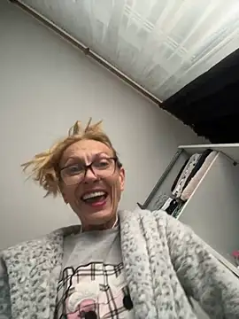 adella13 online show from 12-17-24, 08:01