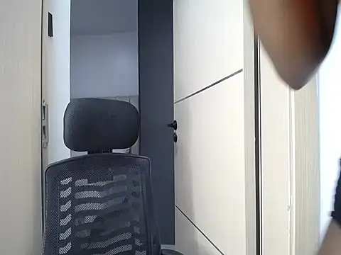 Snapshot of Pretty_Liya08 chatting on 02-23-26, 01:18 Pretty Liya08 online show from 02-23-26, 01:18