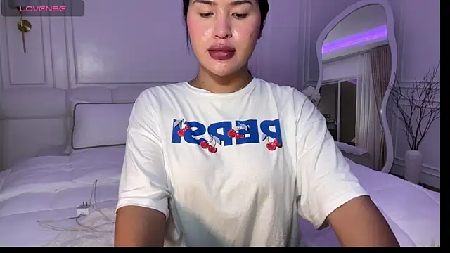 Your Majesty Tyra online show from 06-19-26, 01:50