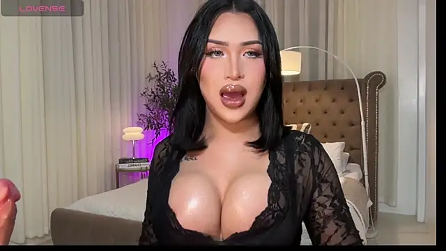 Snapshot of Your_Majesty_Tyra chatting on 02-15-26, 07:51 Your Majesty Tyra online show from 02-15-26, 07:51