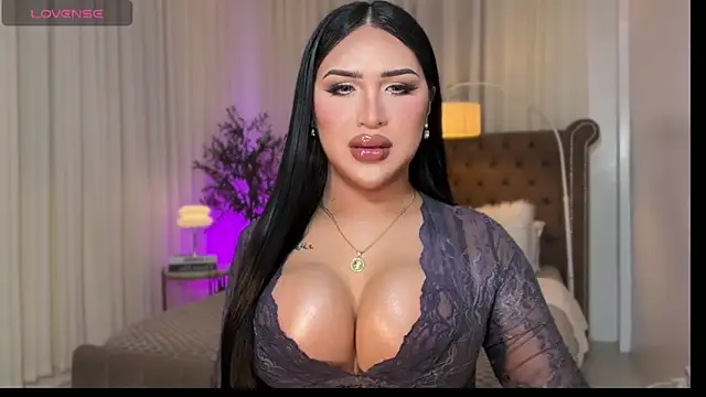 Snapshot of Your_Majesty_Tyra chatting on 11-20-25, 05:41 Your Majesty Tyra online show from 11-20-25, 05:41