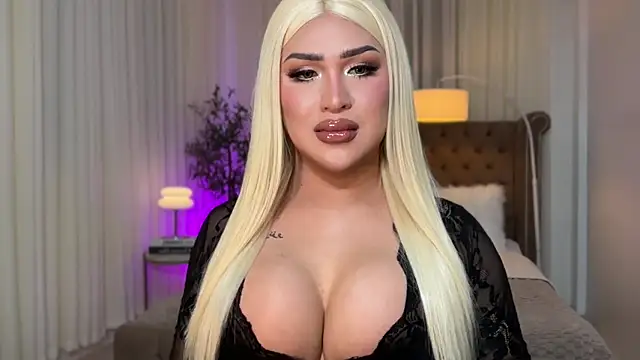 Snapshot of Your_Majesty_Tyra chatting on 09-27-25, 03:56 Your Majesty Tyra online show from 09-27-25, 03:56