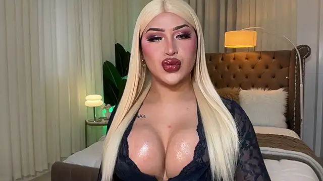 Snapshot of Your_Majesty_Tyra chatting on 03-15-25, 03:18 Your Majesty Tyra online show from 03-15-25, 03:18