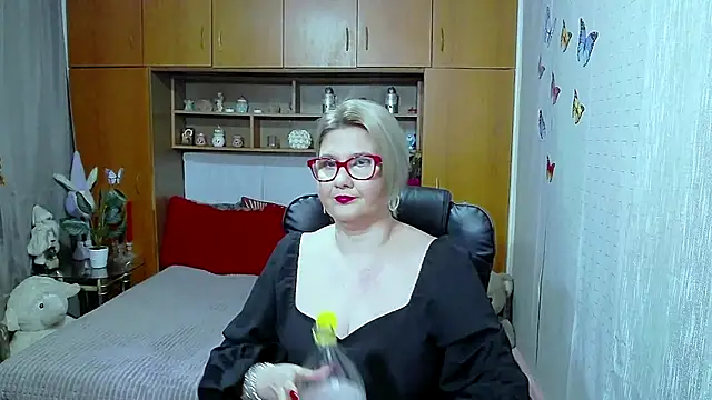 LucilleFenlys online show from 03-31-26, 09:06