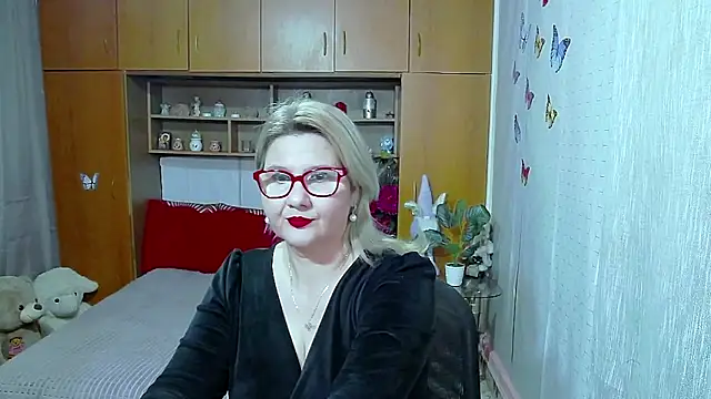 Snapshot of LucilleFenlys chatting on 05-18-26, 07:07 LucilleFenlys online show from 05-18-26, 07:07