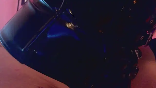 PerlaDivaio online show from 03-25-26, 01:54